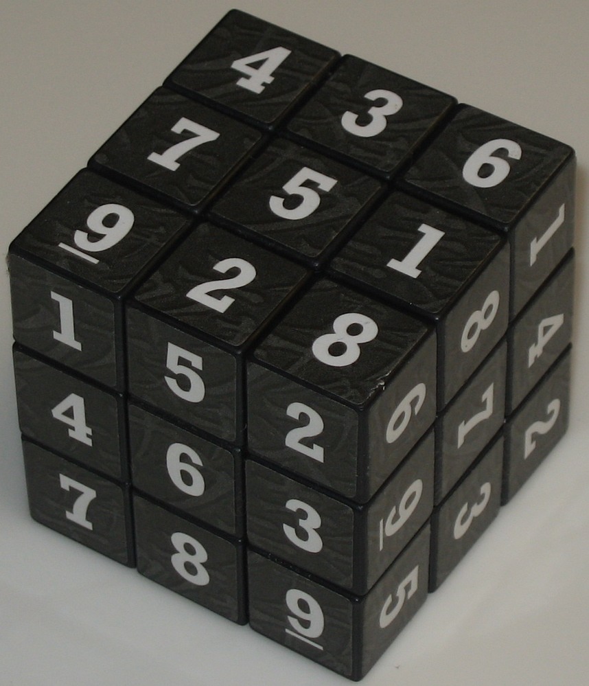 Девять кубов. Кубик Рубика с цифрами. Кубик с цифрами металлический. Черный кубик. Кубик с черными цифрами.